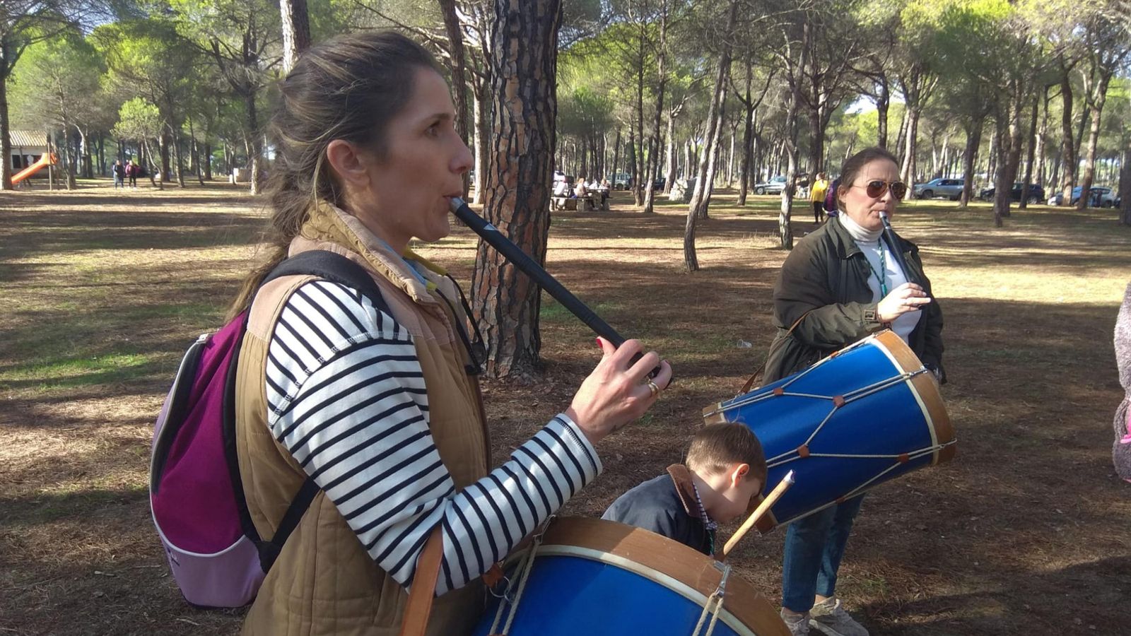 Rocío y su hermana, las primeras tamborileras