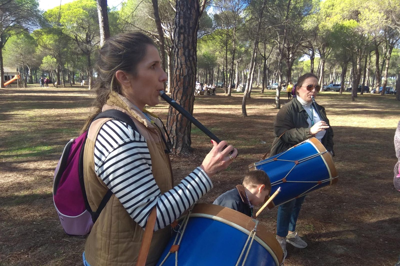 Rocío y su hermana, las primeras tamborileras