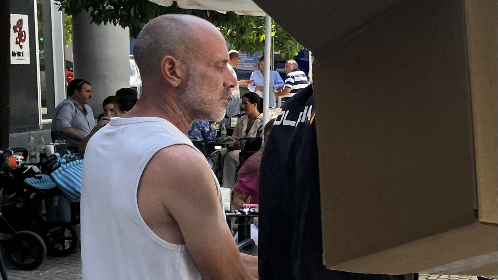 El sospechoso del crimen de Valdezorras, tras salir del Juzgado de Violencia sobre la Mujer.