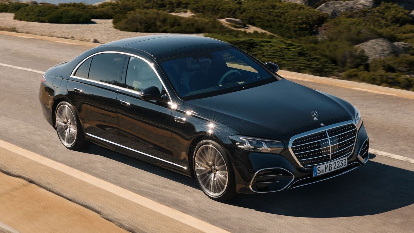 La actualización de media vida del Clase S mantiene inalteradas sus dimensiones, con 5,19 o 5,30 m de largo, según la carrocería que se elija.