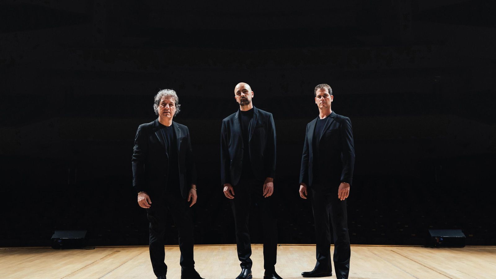 Daniel Oyarzábal entre Juanjo Guillem (a su derecha) y Joan Castelló.