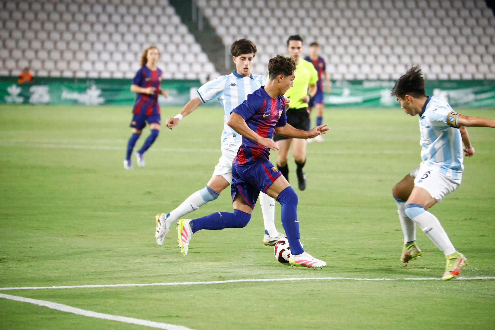 Las mejores fotos del Barcelona - Racing Club de la final del Mundial de Clubes juvenil en El Arcángel