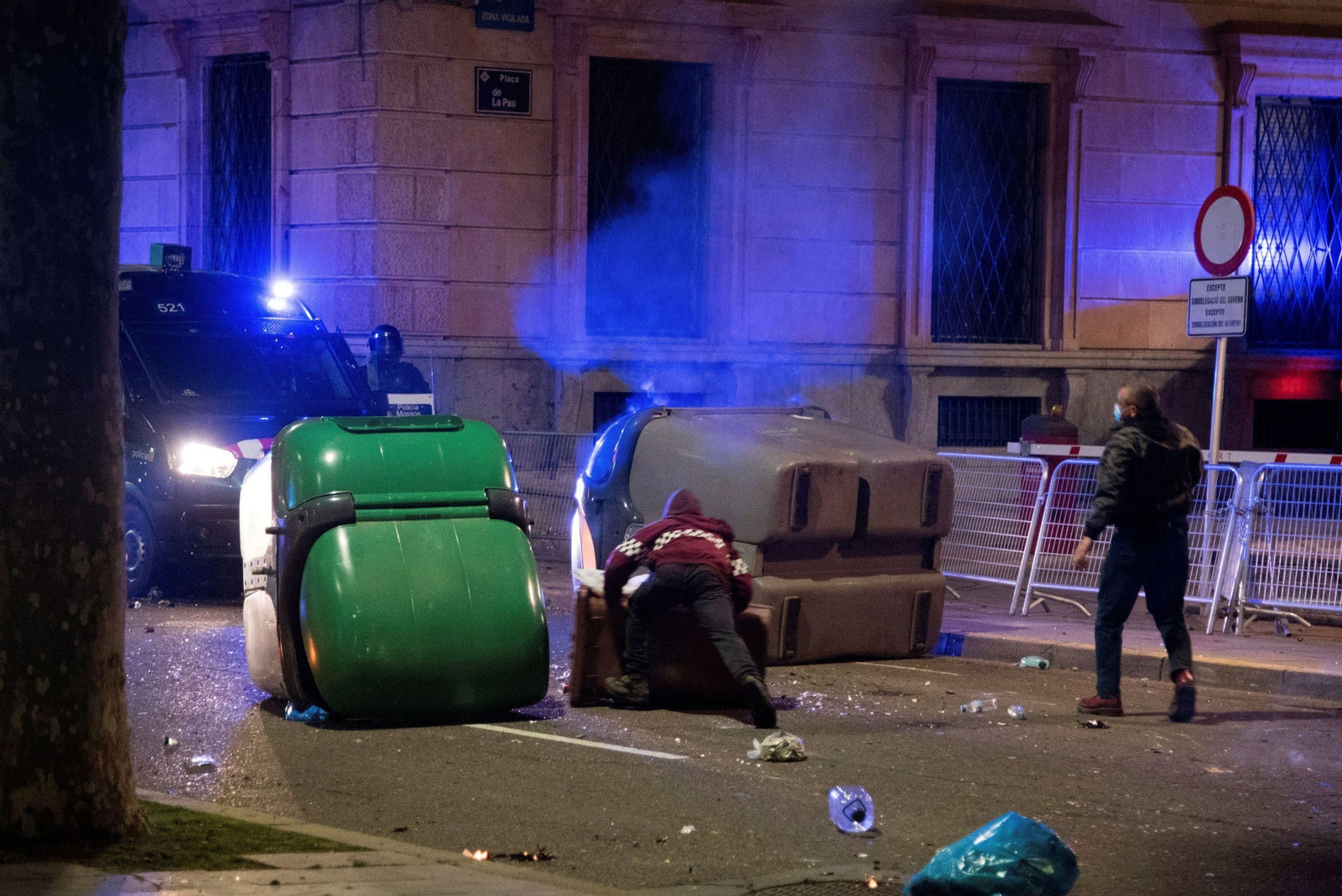 Las imágenes de los disturbios en Cataluña por el arresto de Pablo Hasel