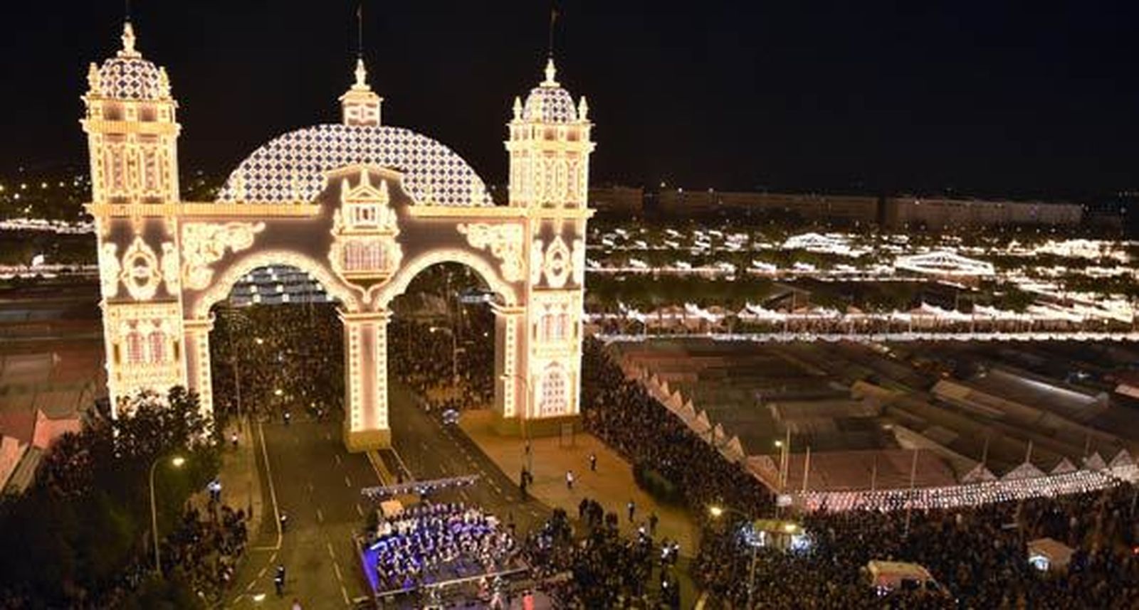 El Ayuntamiento recibe 117 diseños para la portada de la Feria 2017