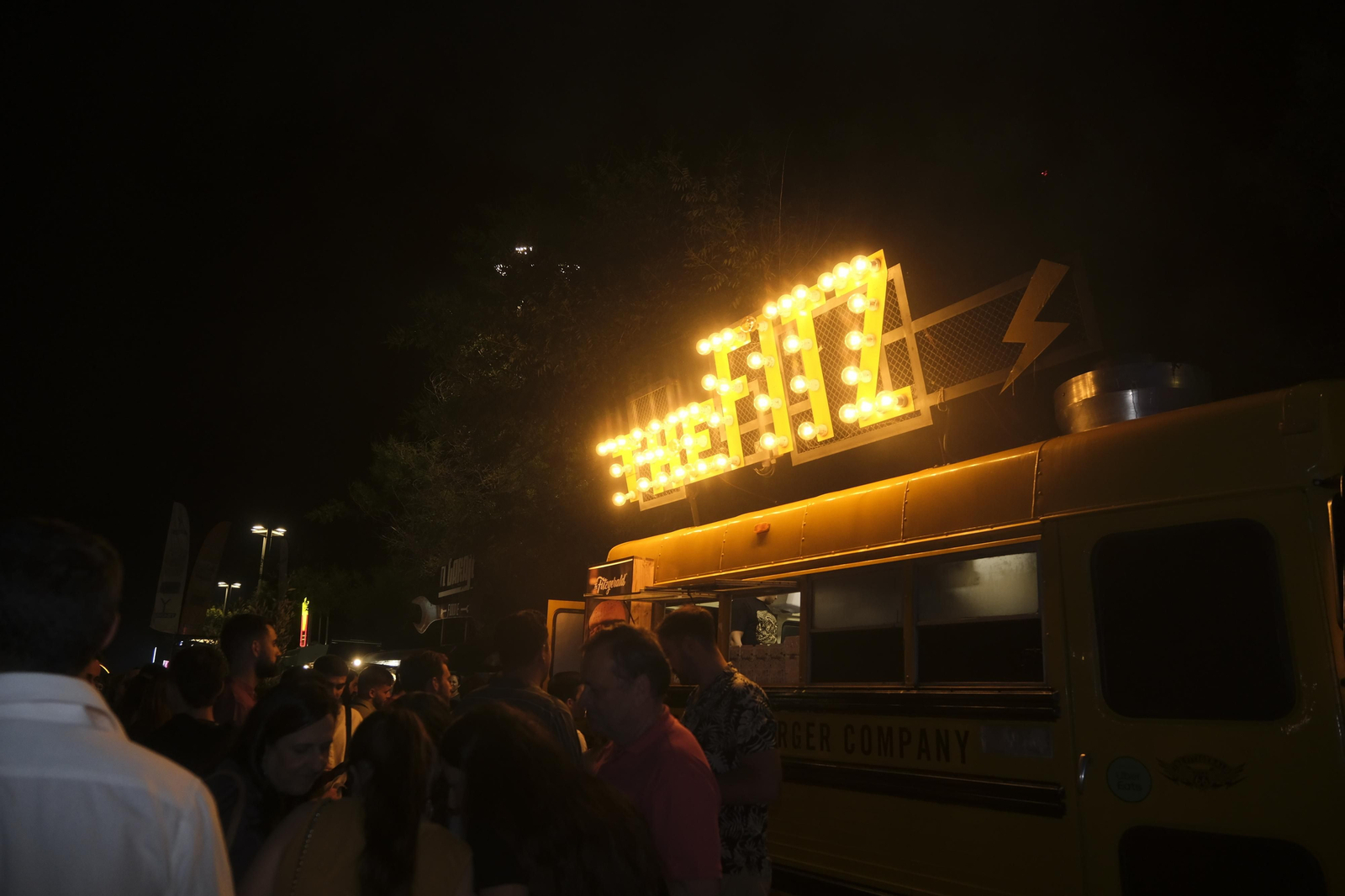 Neón y brasas en El Vial: el lleno absoluto de The Champions Burger en Córdoba Neón y brasas en El Vial: el lleno absoluto de The Champions Burger en Córdoba
