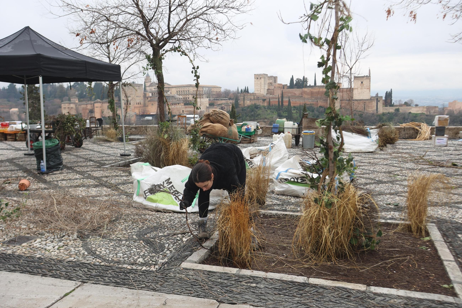 Así se está preparando el Albaicín para el rodaje de 'The Walking Dead': las imágenes