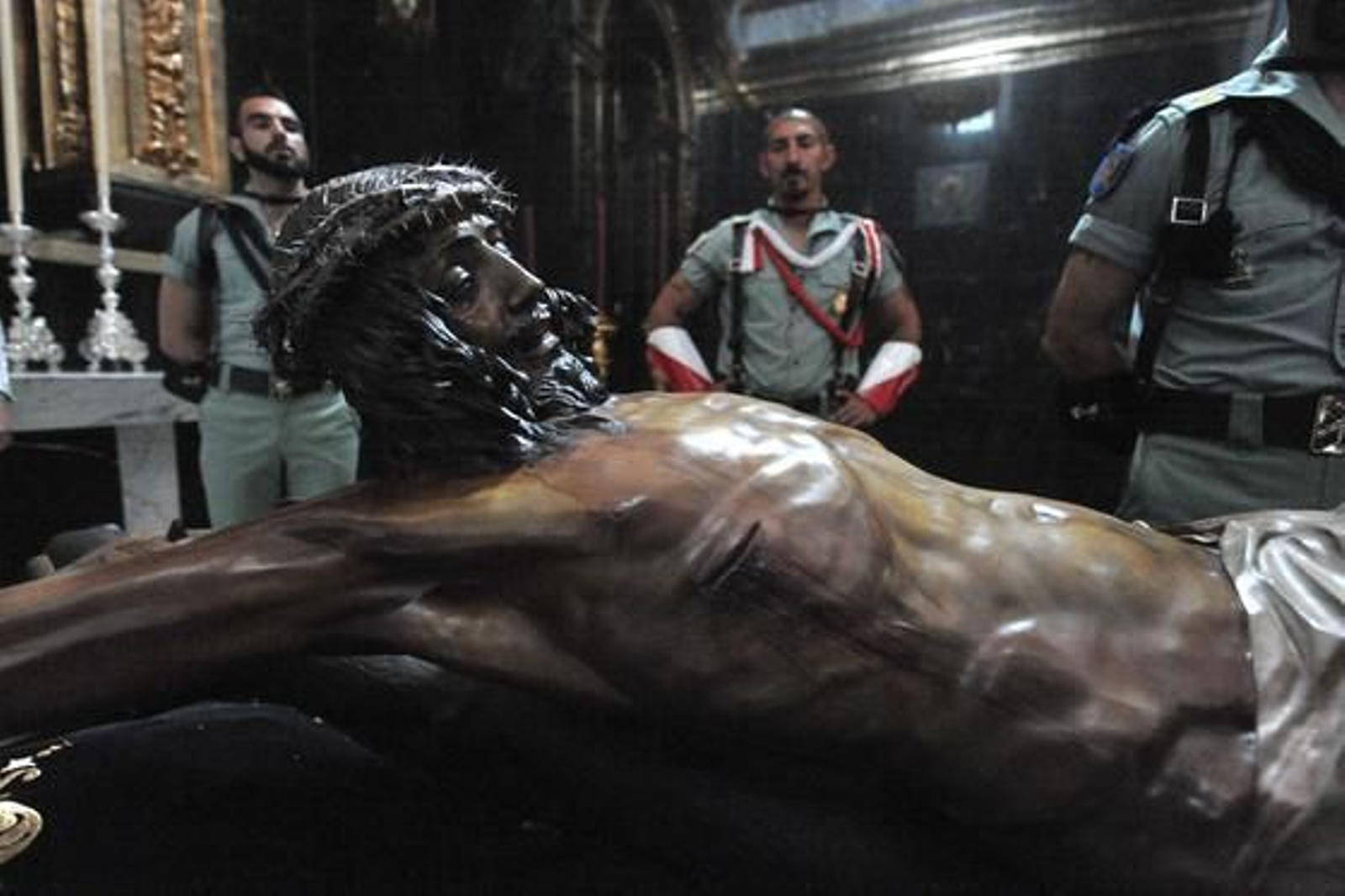 Las imágenes del trasladado del Cristo de la Buena Muerte

Foto: Mingote