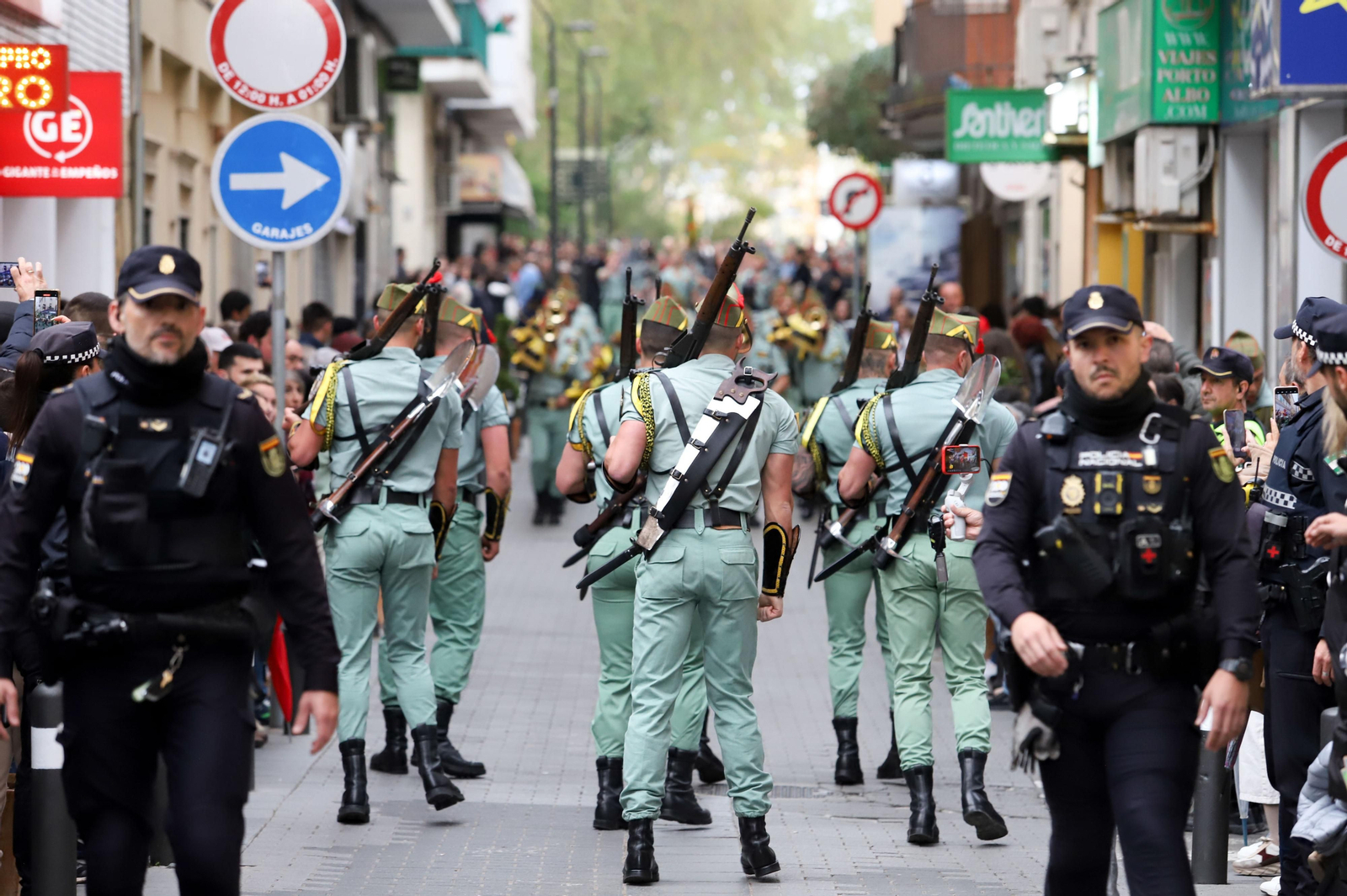 Fotos del Lunes Santo en Algeciras: Desfile de la Legión