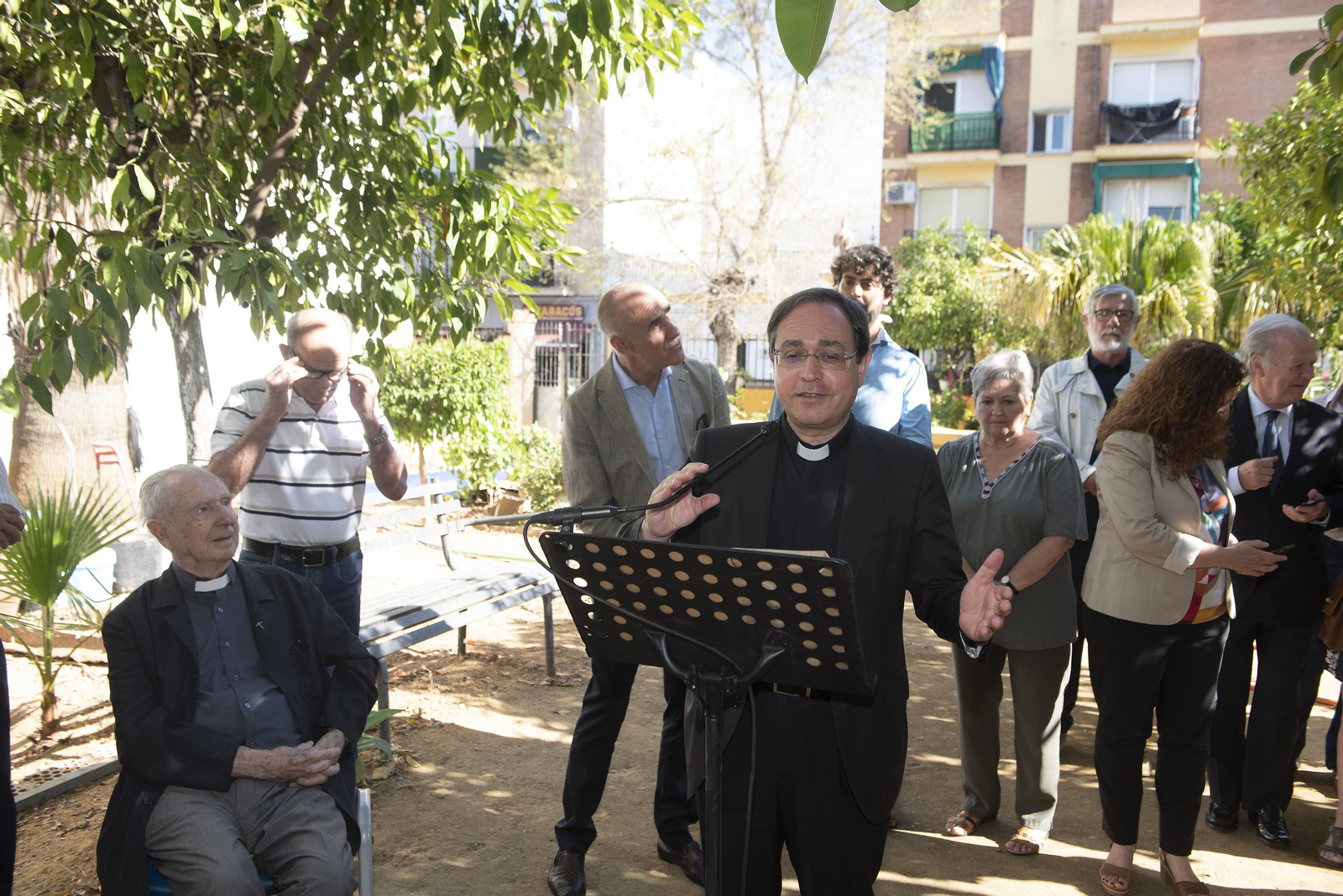 Las imágenes de la inauguración de los jardines del párroco D. Pedro Ybarra