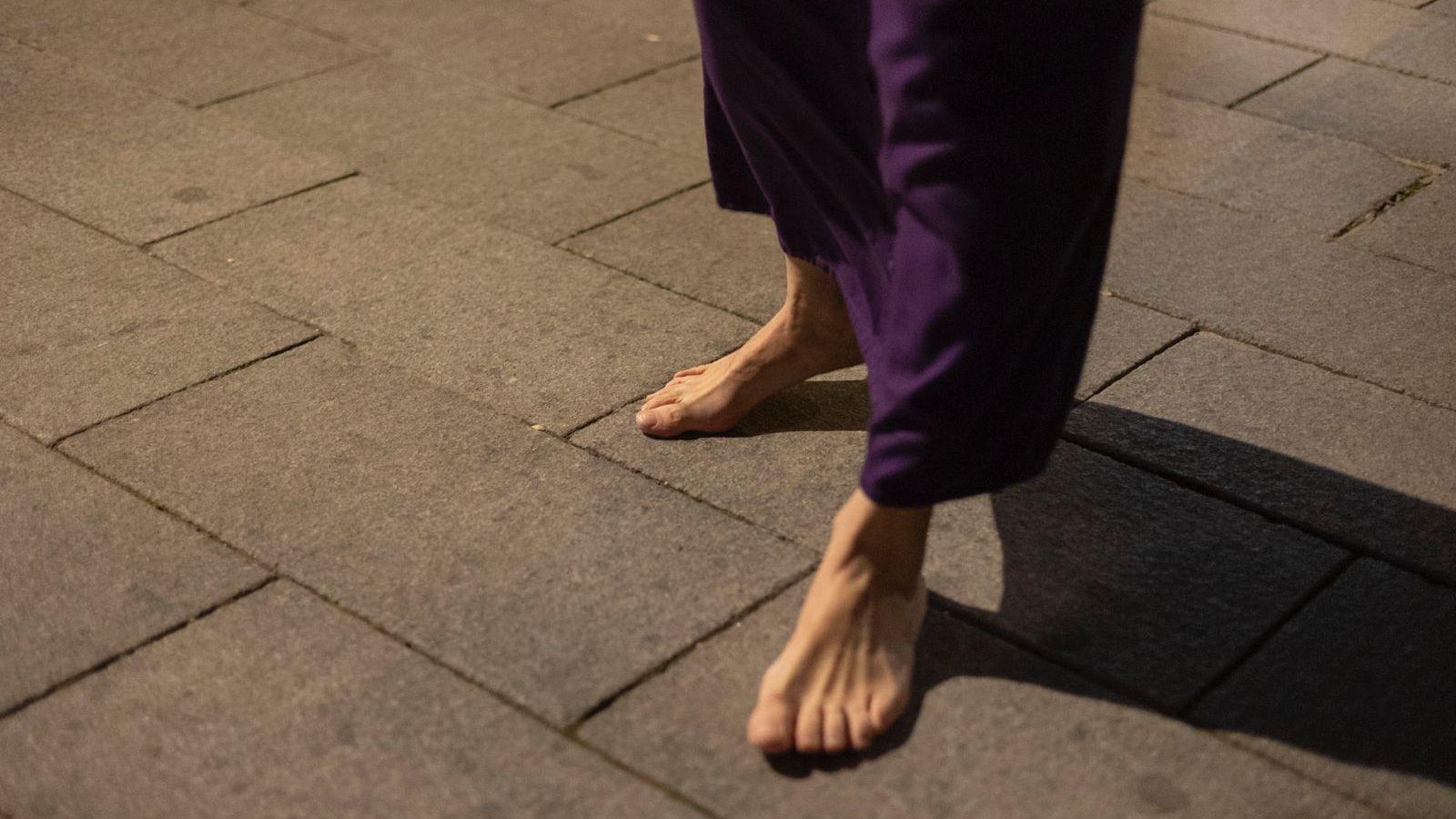 Los pies descalzos de un penitente del Dolor.