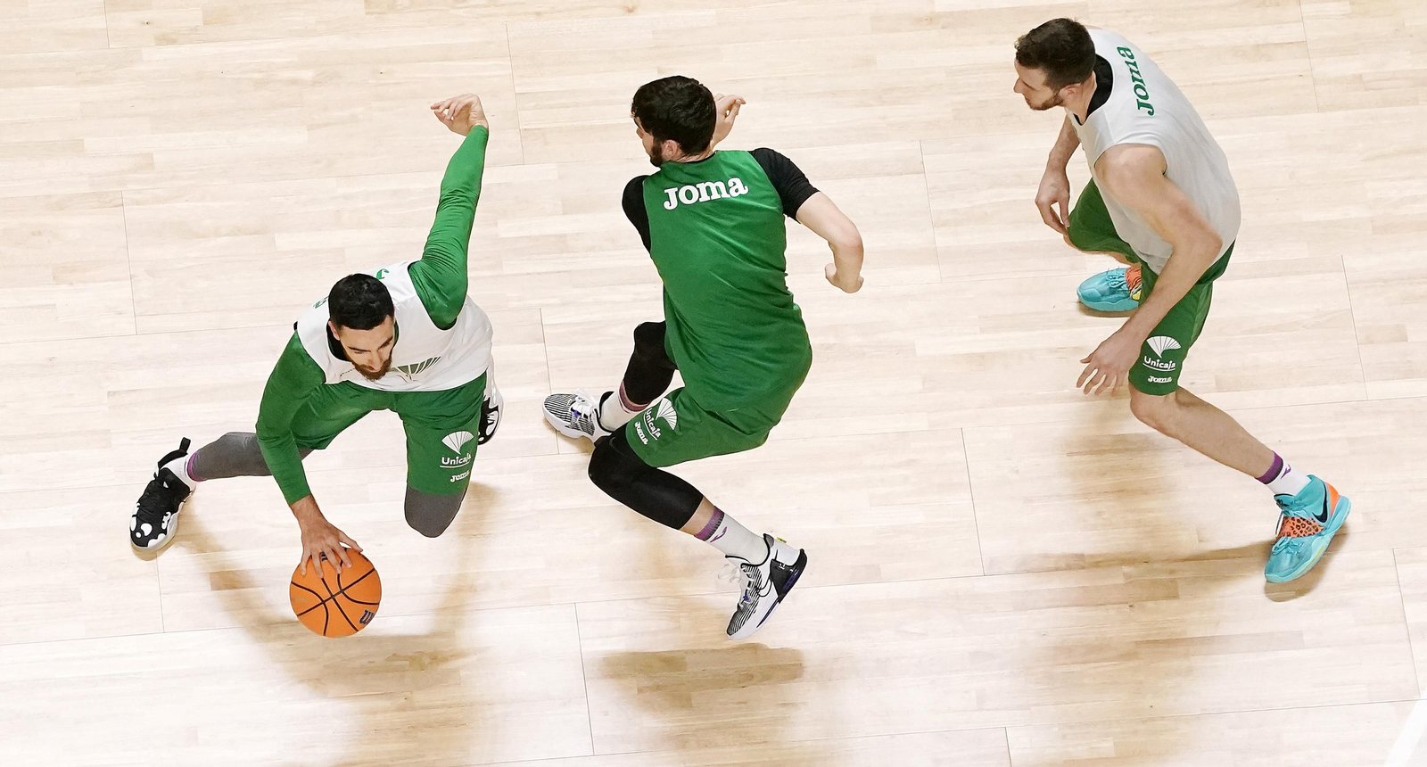 Francis Alonso se intenta marcha de Darío Brizuela.