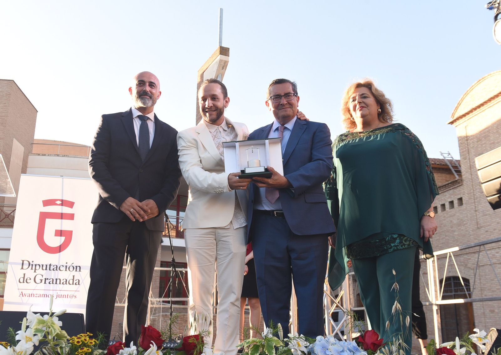 Manuel Liñán recibiendo el Premio Pozo de Plata