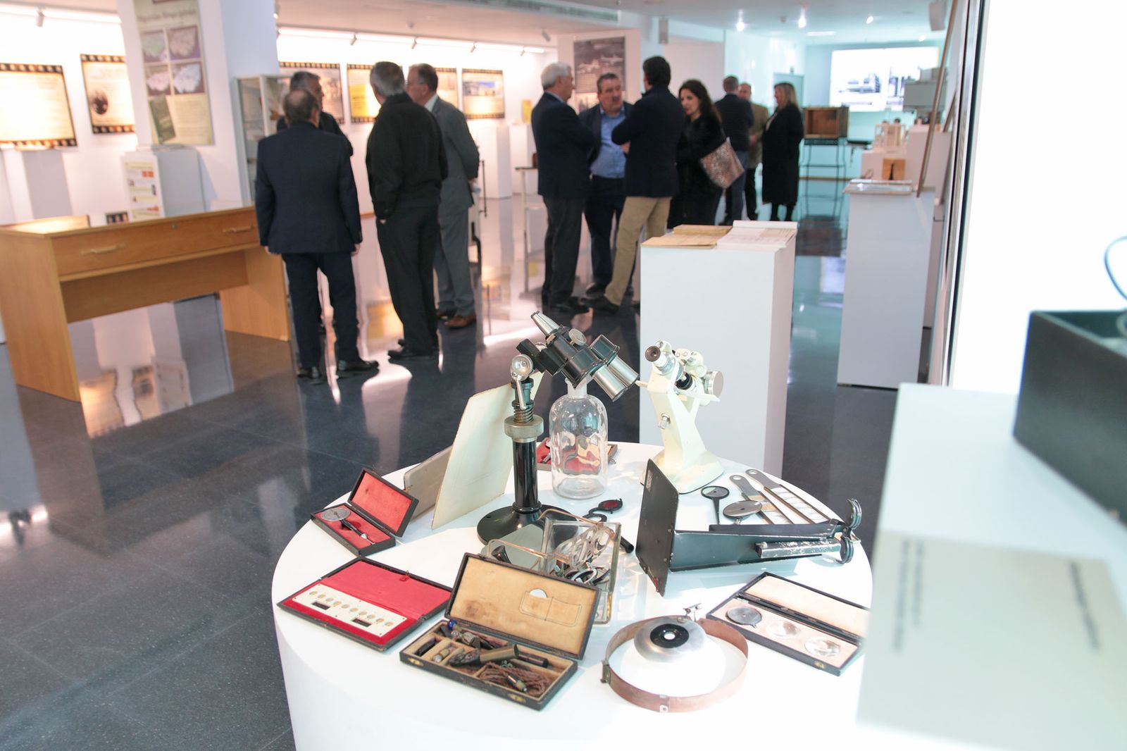 La exposición 'Historia de la medicina almeriense', en la UAL