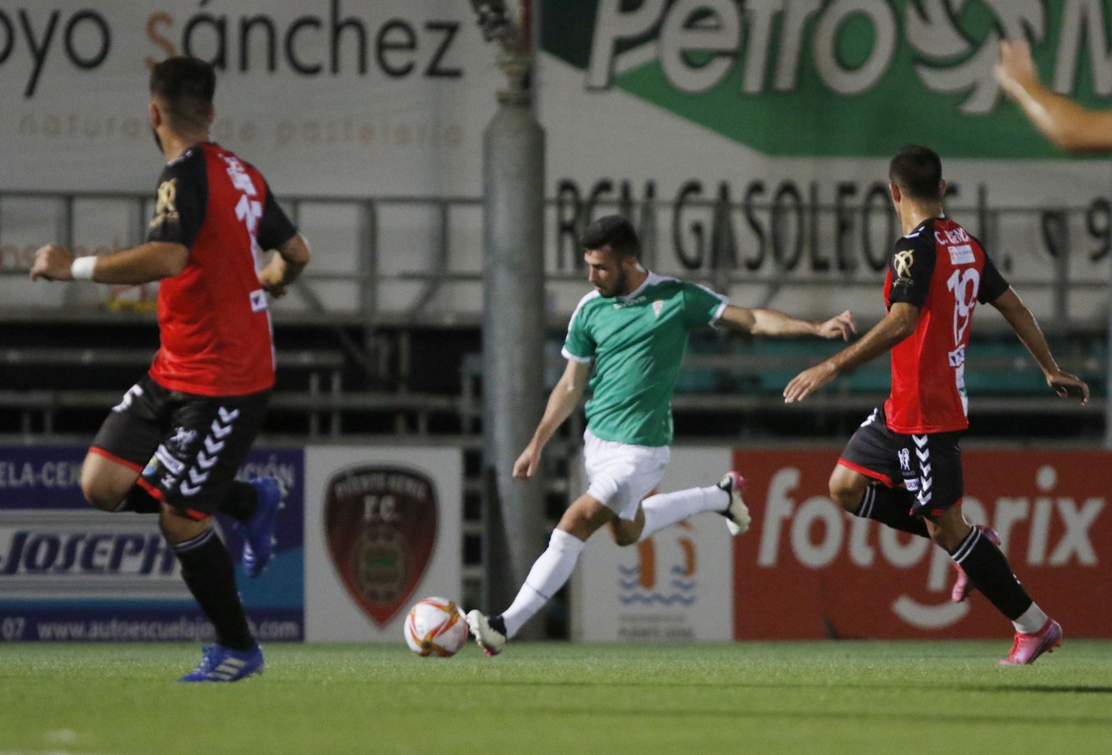 La victoria del Córdoba CF ante el Salerm Puente Genil, en imágenes