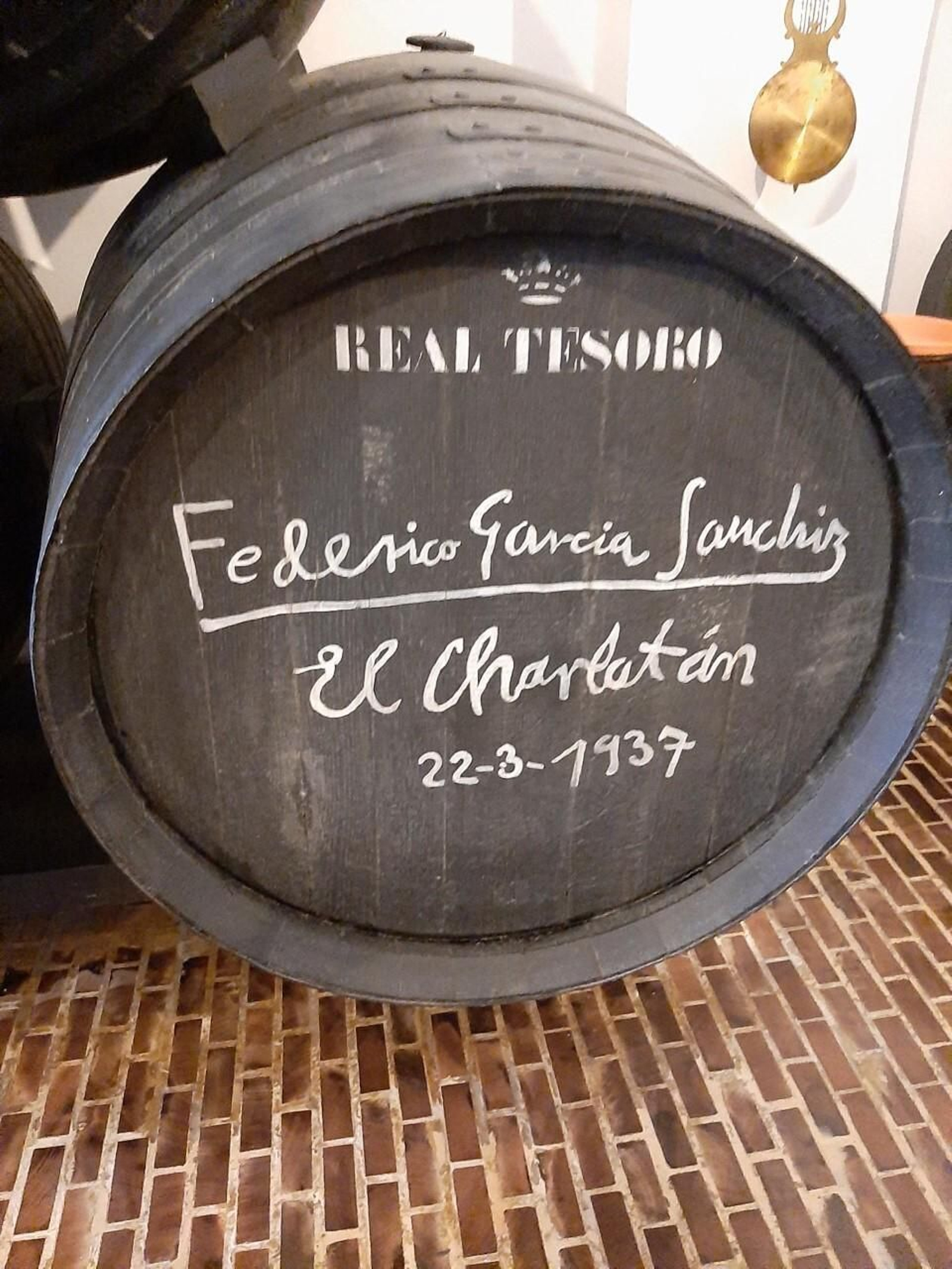 Bota con la firma de Federico García Sanchíz, 1937.