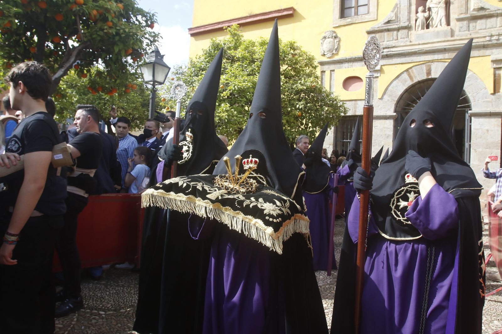 Jueves Santo en Córdoba: La procesión del Caído, en imágenes