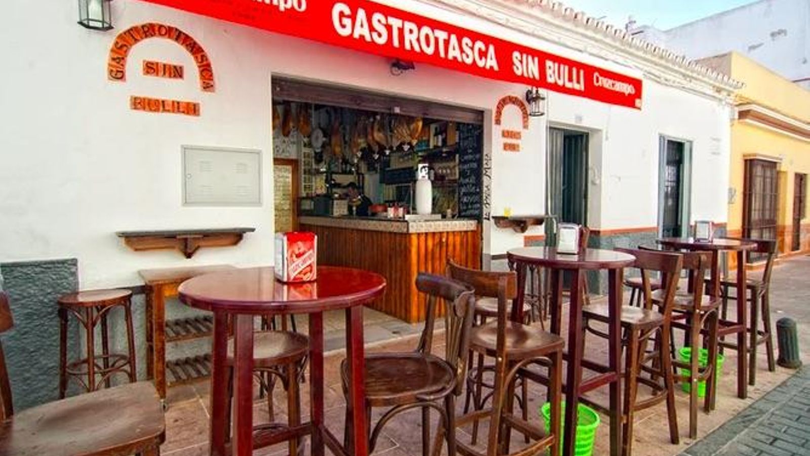 Fachada de Sin Bulli, en Chipiona.