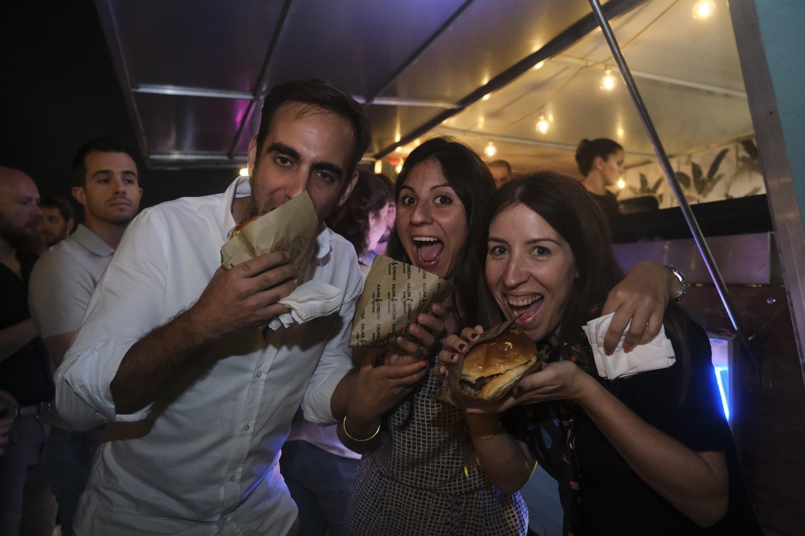 Neón y brasas en El Vial: el lleno absoluto de The Champions Burger en Córdoba Neón y brasas en El Vial: el lleno absoluto de The Champions Burger en Córdoba