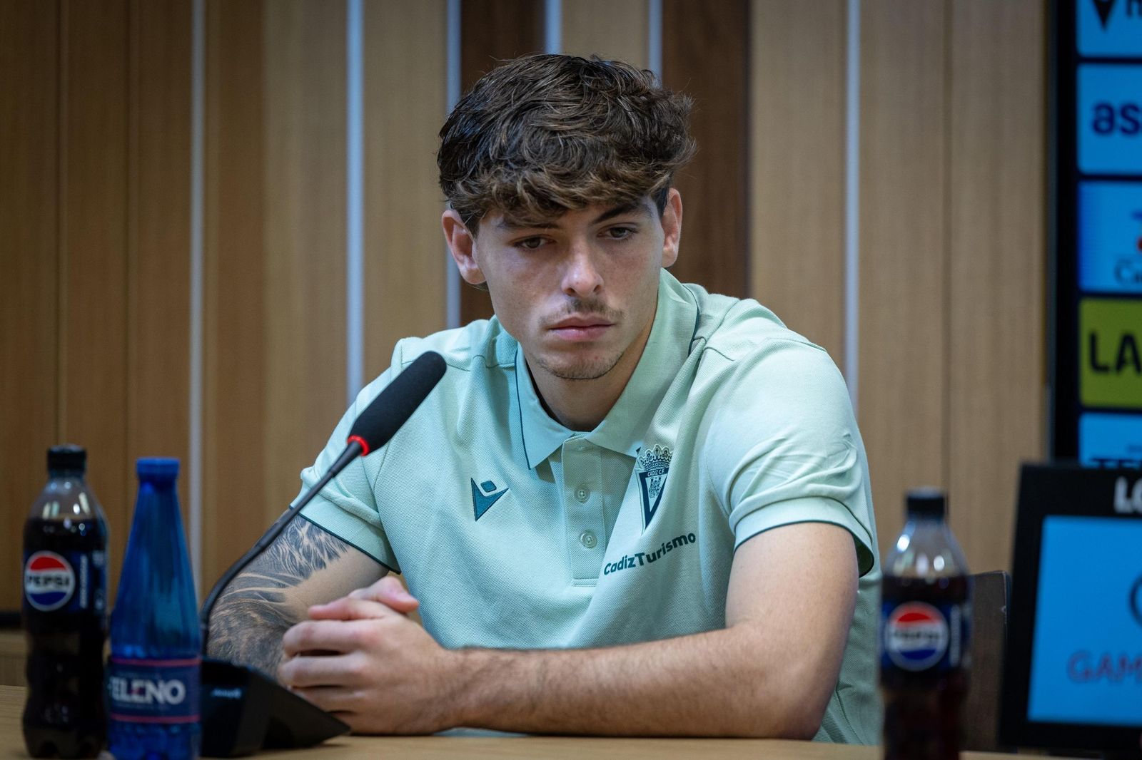 Dómina en su presentación como jugador del Cádiz.