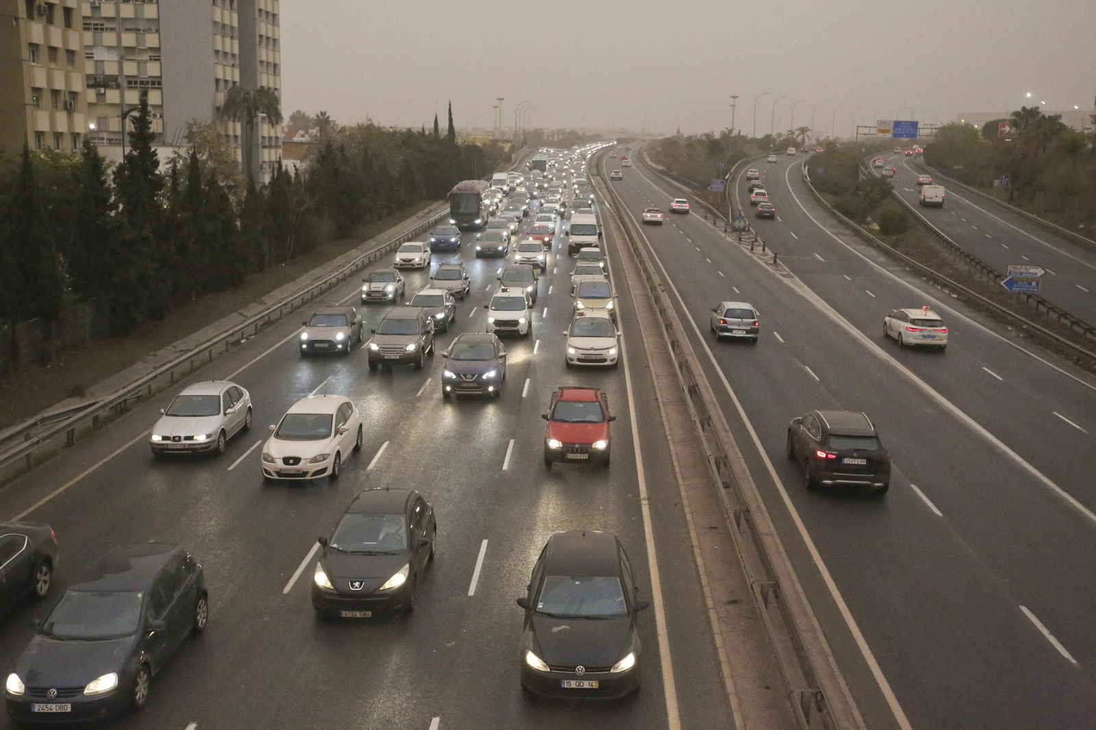 La huelga de transportistas se hace notar en Málaga, en fotos