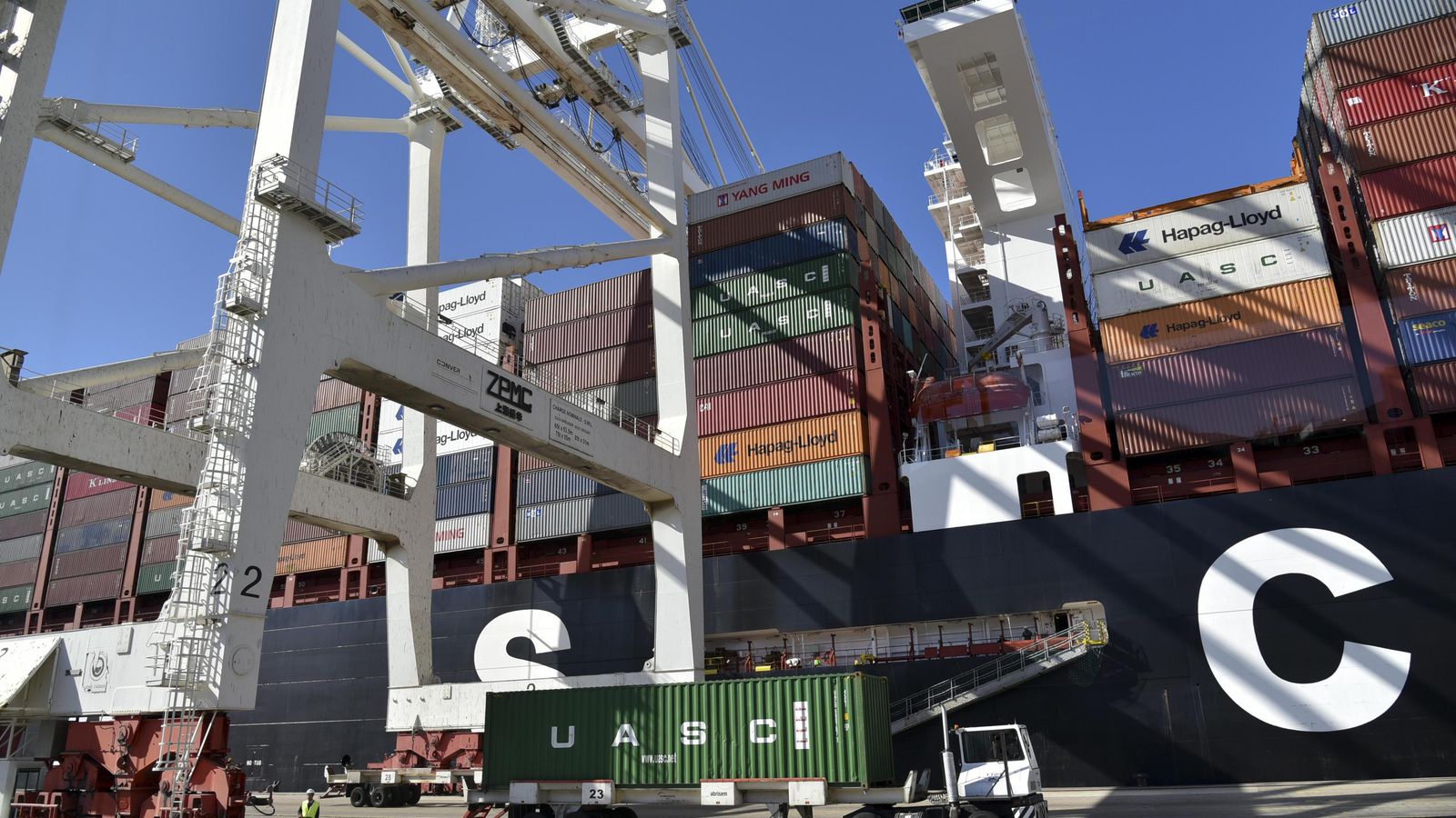 Actividad en el puerto marroquí de Tánger-Med.