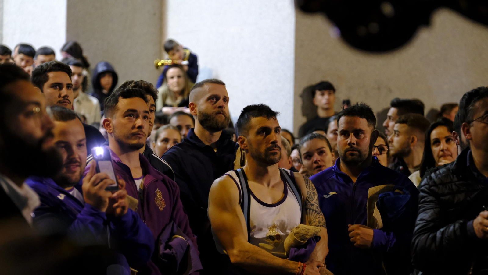 Pasión vuelve a su Iglesia de Santa Teresa azotada por la lluvia