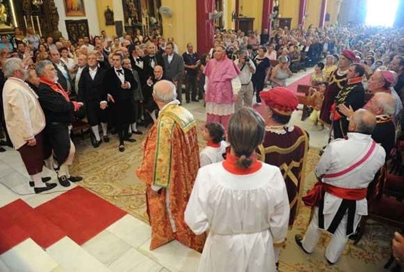 42 actores recrean el cuadro 'Juaramento de Las Cortes Generales y Extraordinarias de 1810' de José Casado del Alisal

Foto: Elias Pimentel