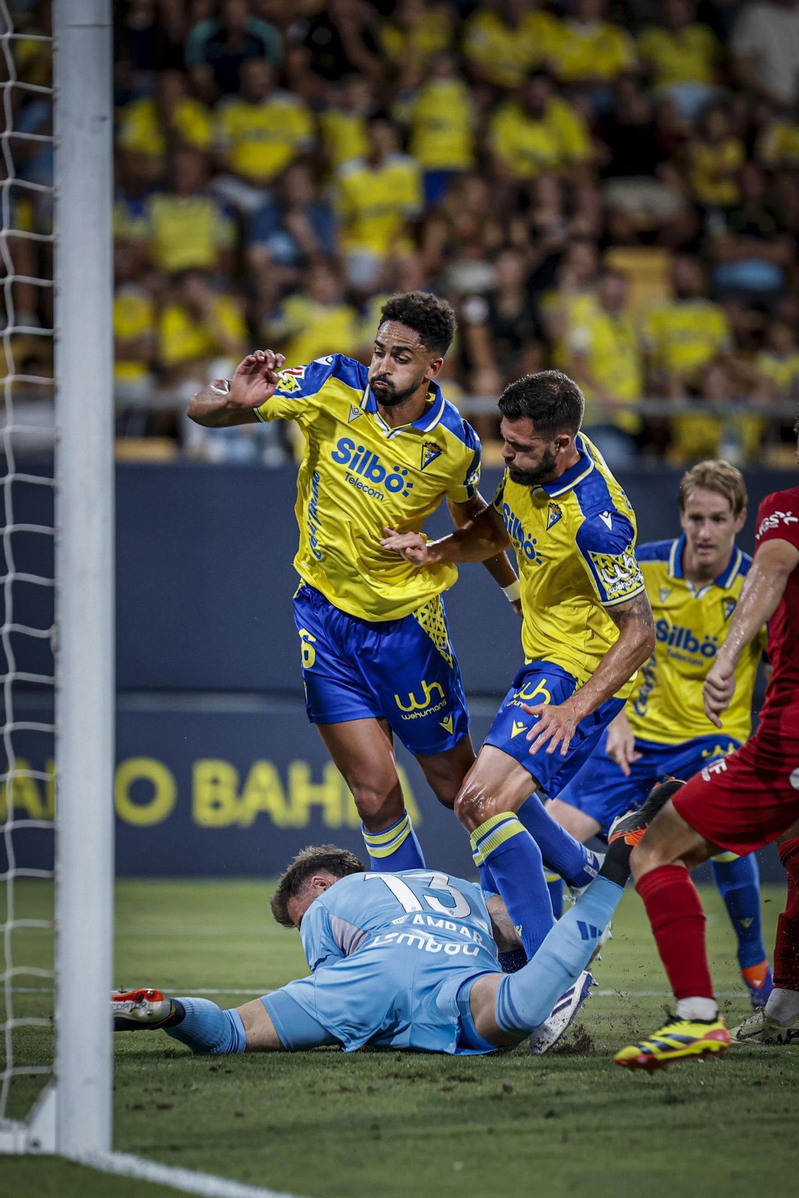 Búscate entre las fotos del partido de fútbol entre Cádiz CF y Real Zaragoza