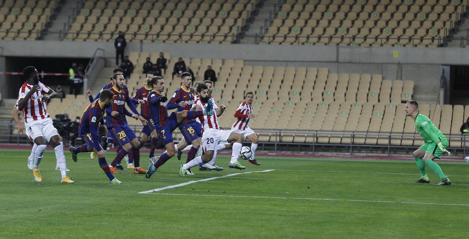 Las imágenes de la final de la Supercopa en Sevilla