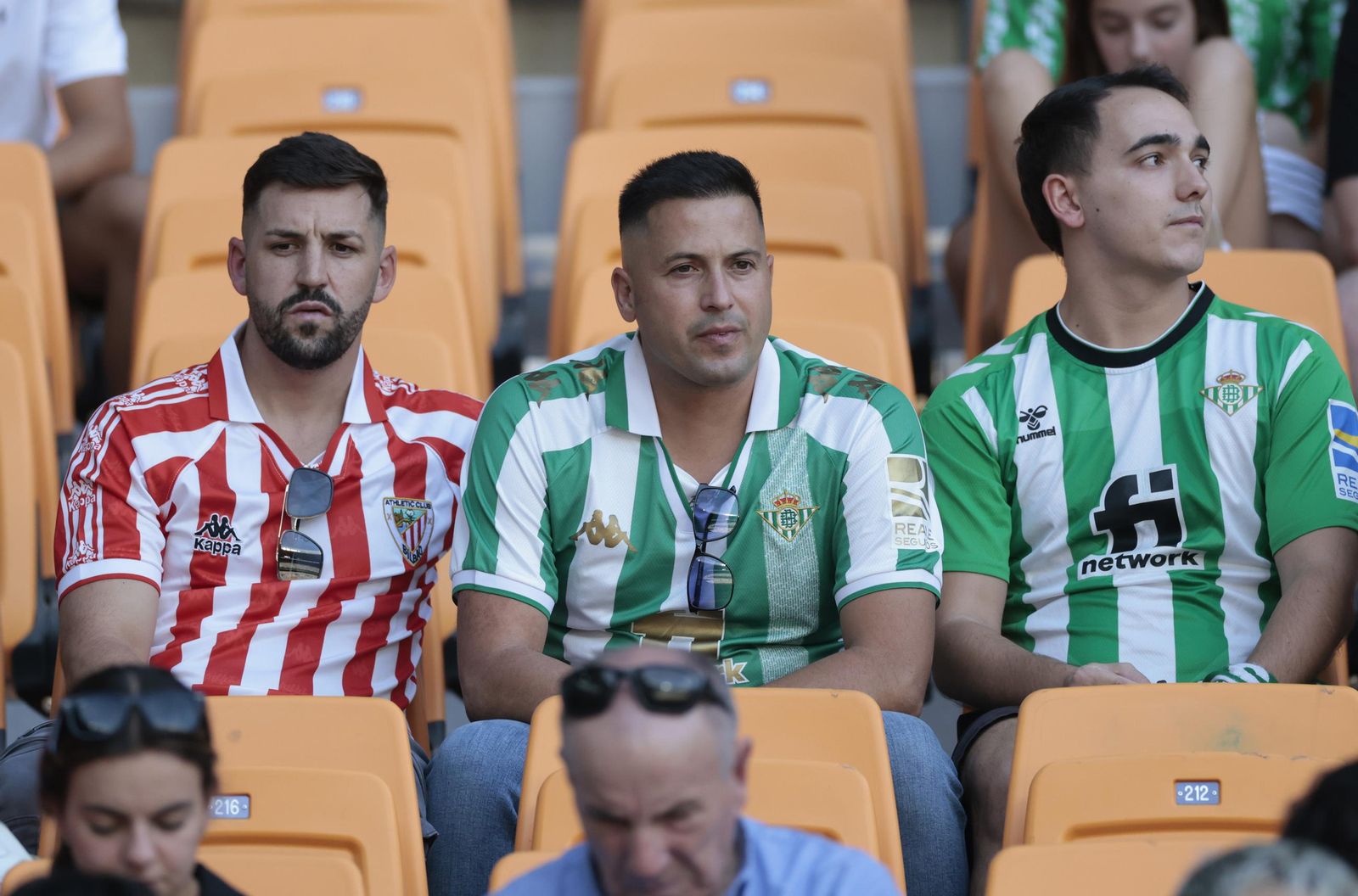 Búscate en las fotos del Betis - Athletic Club