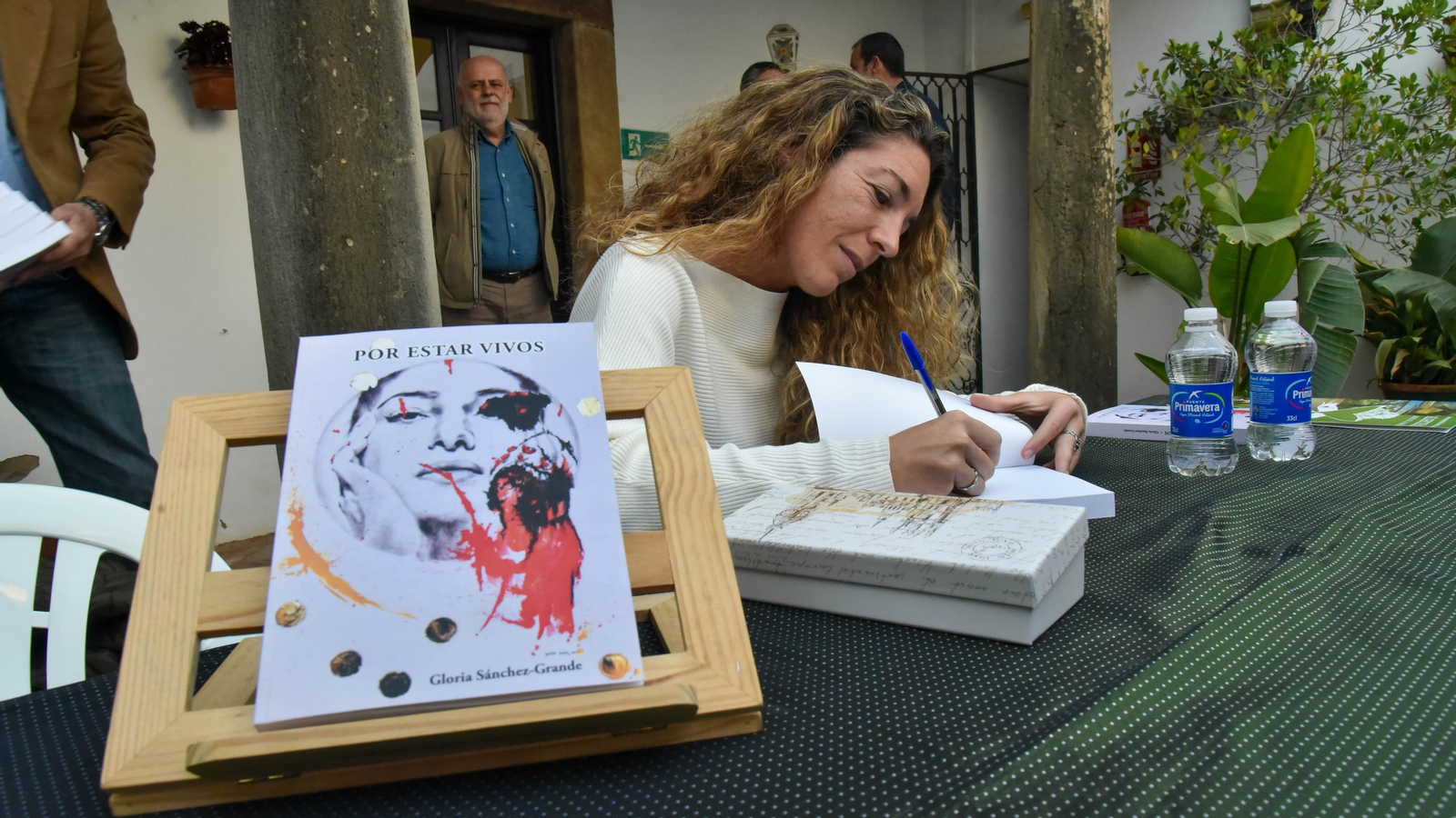 Presentación del libro ' Por estar vivos' de Gloria Sánchez-Grande