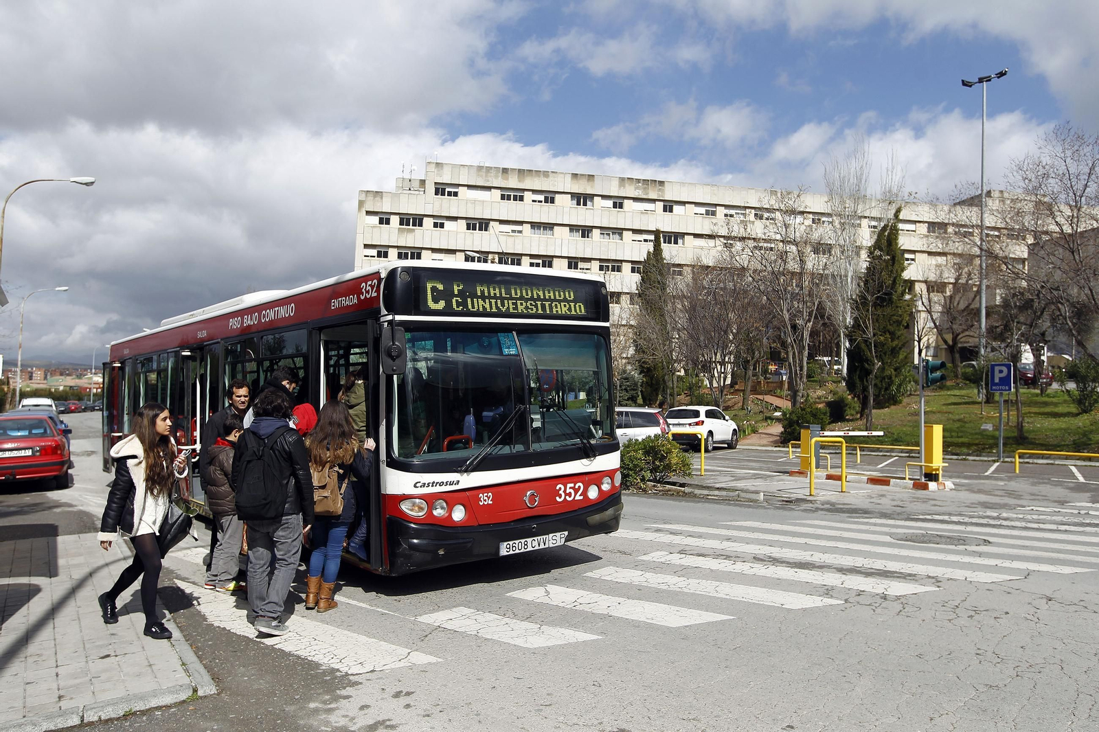 Autobús en el Campus Cartuja de la UGR.