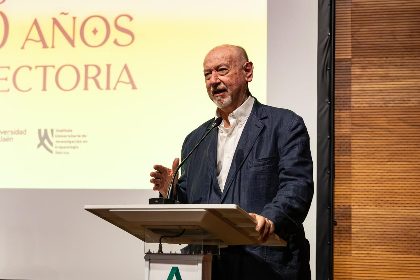 Asi ha sido el homenaje a Arturo Ruiz.