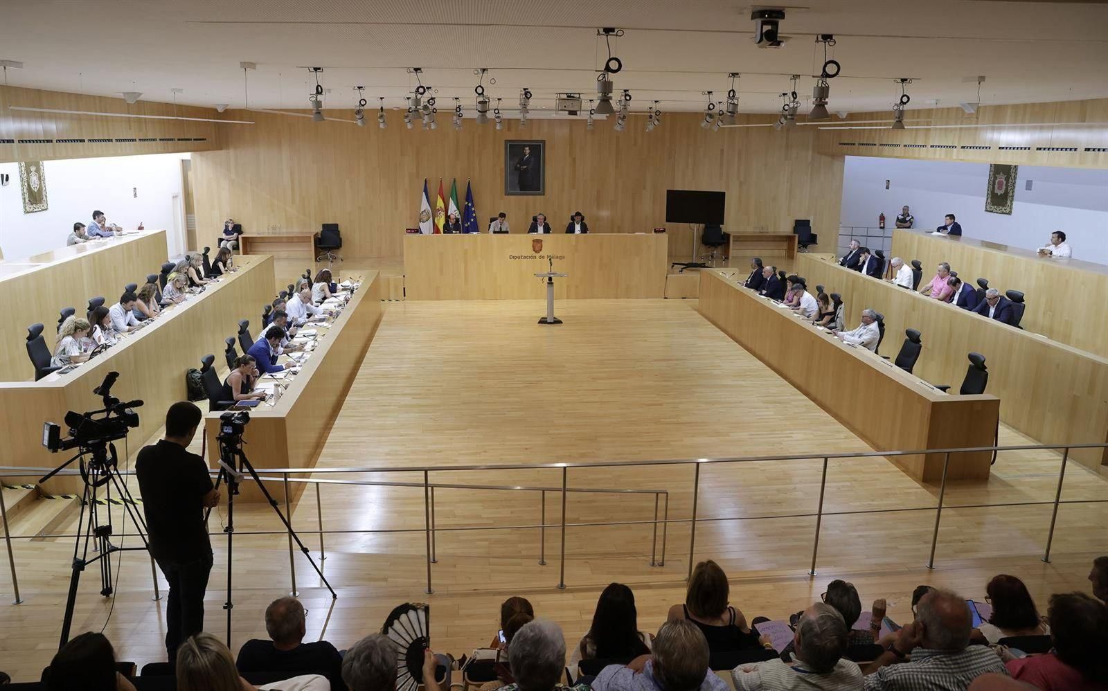 La Diputación de Málaga muestra su rechazo al "incumpliminto" de los compromisos del Gobierno sobre movilidad
