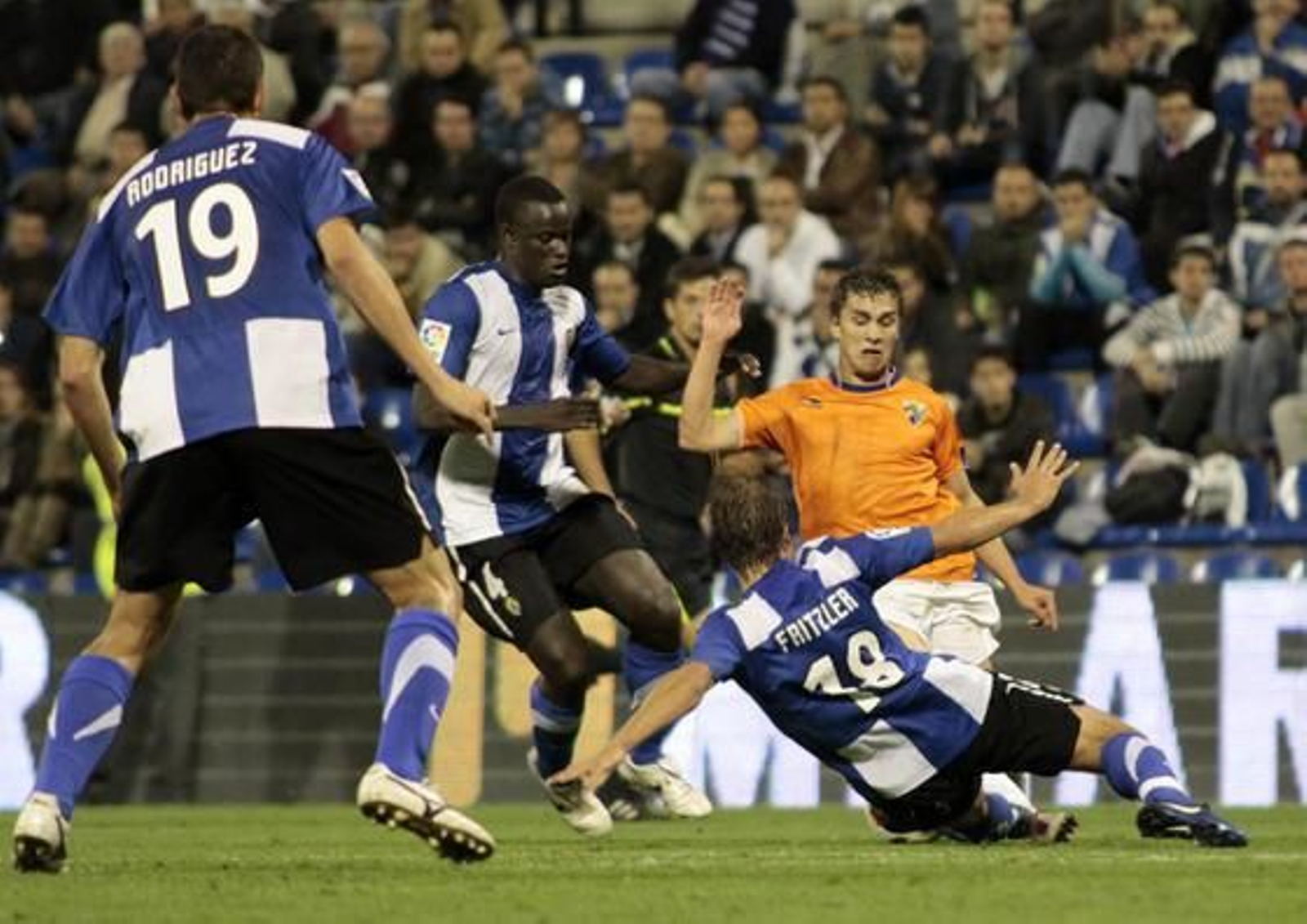 El Málaga empata 0-0 en casa del Hércules y tendrá la oportunidad de decidir la eliminatoria de dieciseisavos de la Copa del Rey en La Rosaleda. / LOF