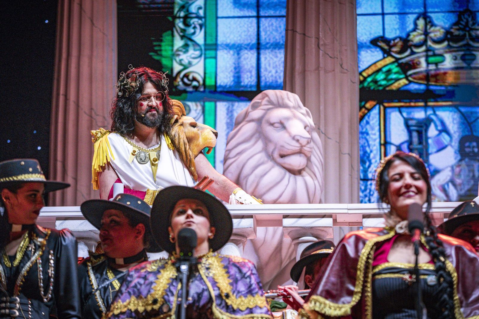 Las imágenes del pregón y la boda de Manu Sánchez en el Carnaval de Cádiz 2026