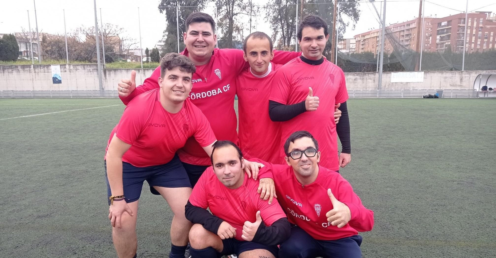 Varios componentes del Córdoba CF Genuine tras un entrenamiento en El Fontanar.