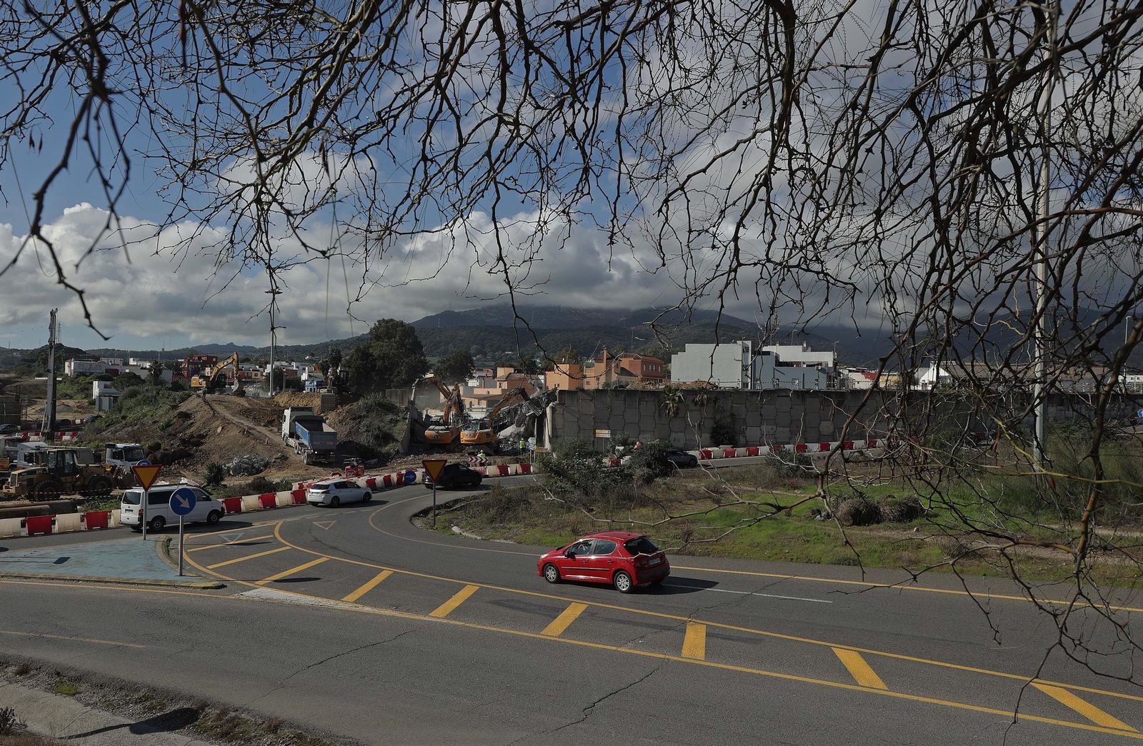 Fotos de la demolición del puente de Los Pastores en Algeciras