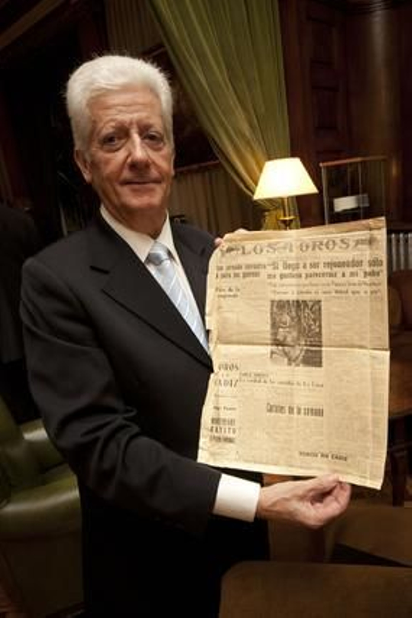 Francisco Serrano con una entrevista realizada en 1953 por Manolo Liaño a Álvaro Domecq.

Foto: Alberto Morales