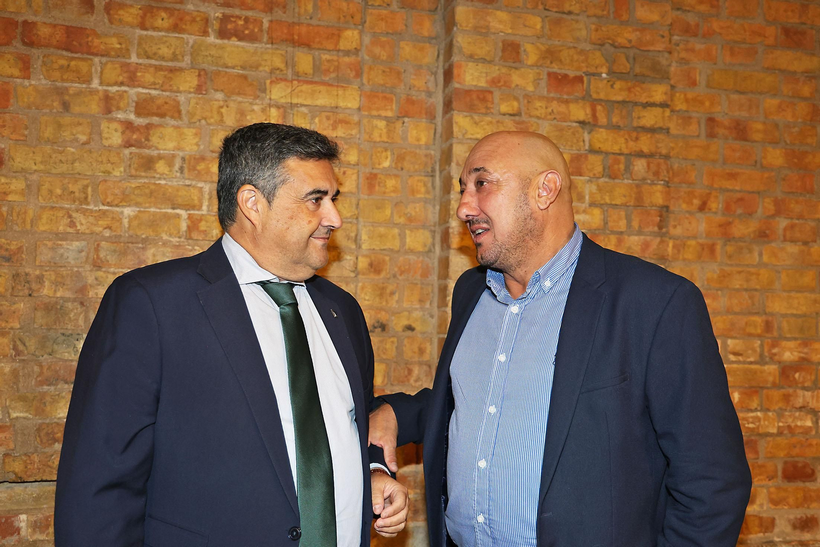 Imágenes de los invitados a la gala de los  37 premios Onubenses del Año