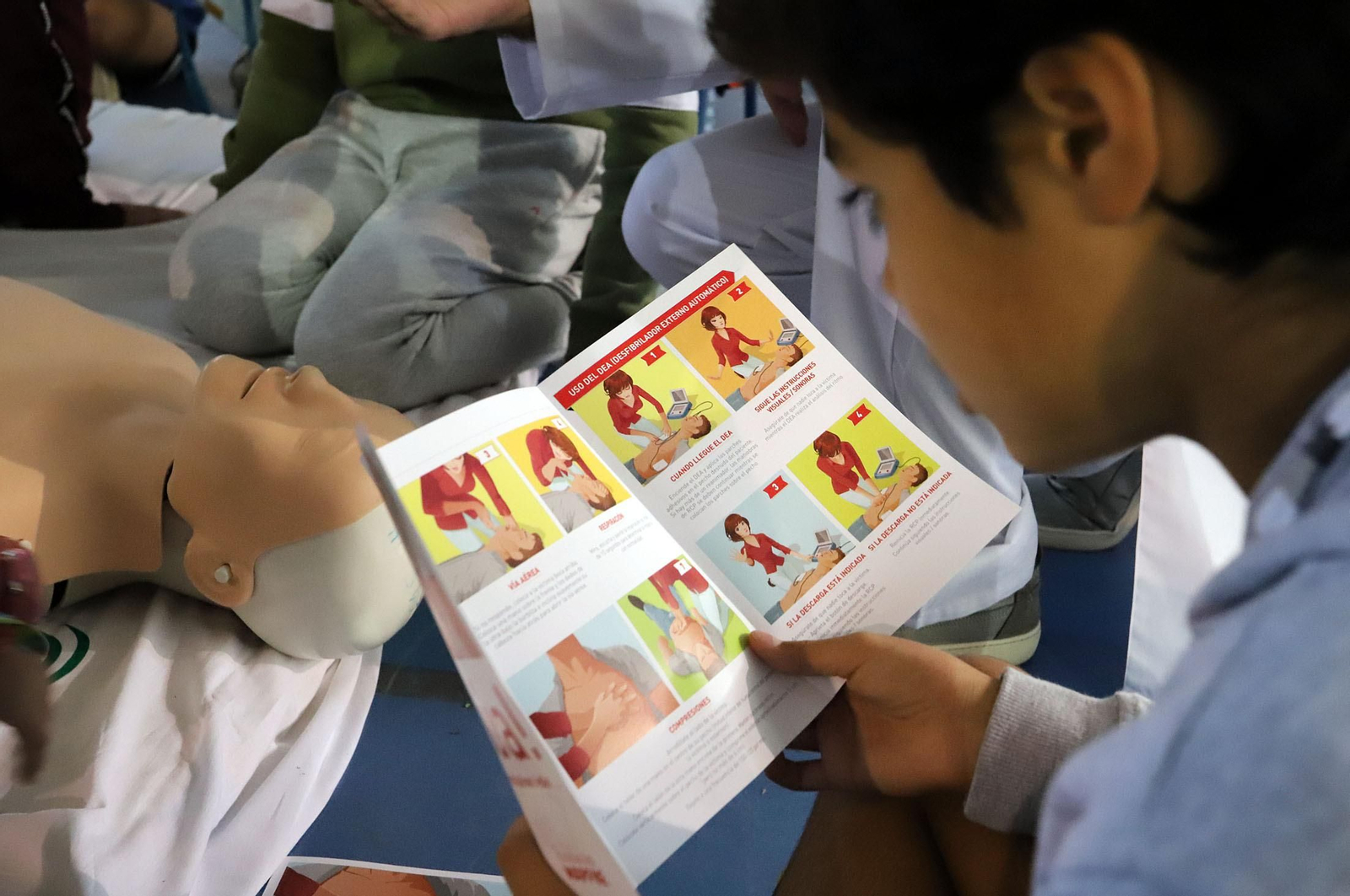 Imágenes de las jornadas de reanimación pulmonar en el IES Alto Conquero