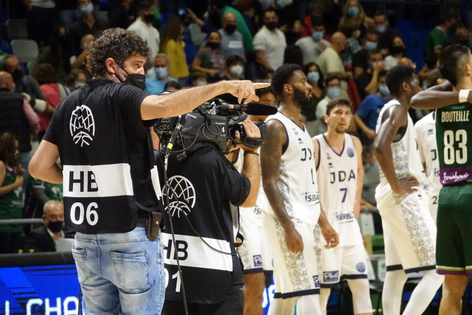 Cámaras de televisión en el Unicaja-Dijon.