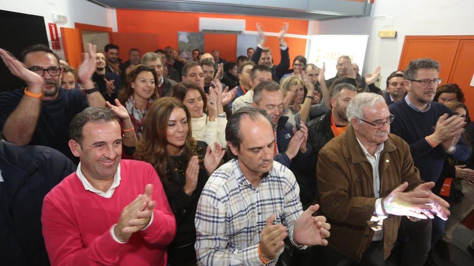 Ovaciones por parte de los militantes.