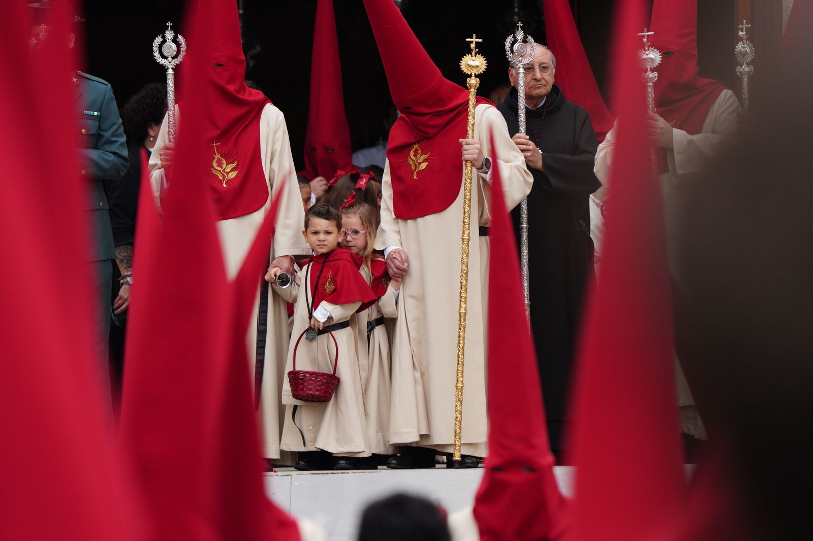 Nazarenos de la cofradía de Bondad y Misericordia.