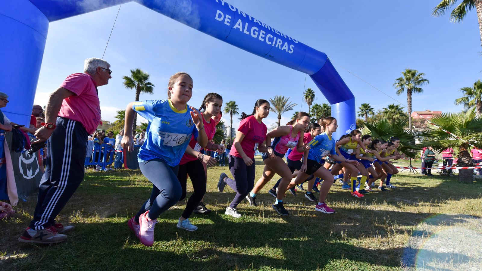 Las fotos del  V cross 'Con el Mar de Fondo' de los Juegos Municipales de atletismo de Algeciras