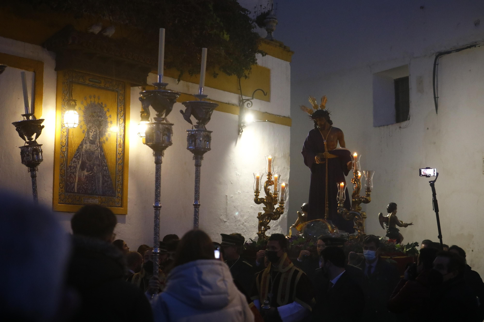 El vía crucis del Señor de la Humildad y Paciencia de Córdoba, en imágenes