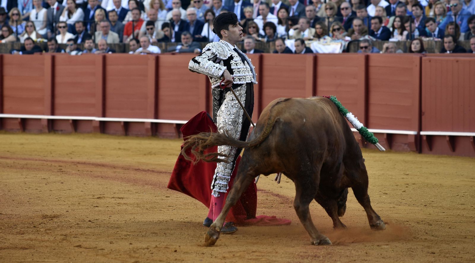 Las imágenes de la 13ª corrida de abono de La Maestranza