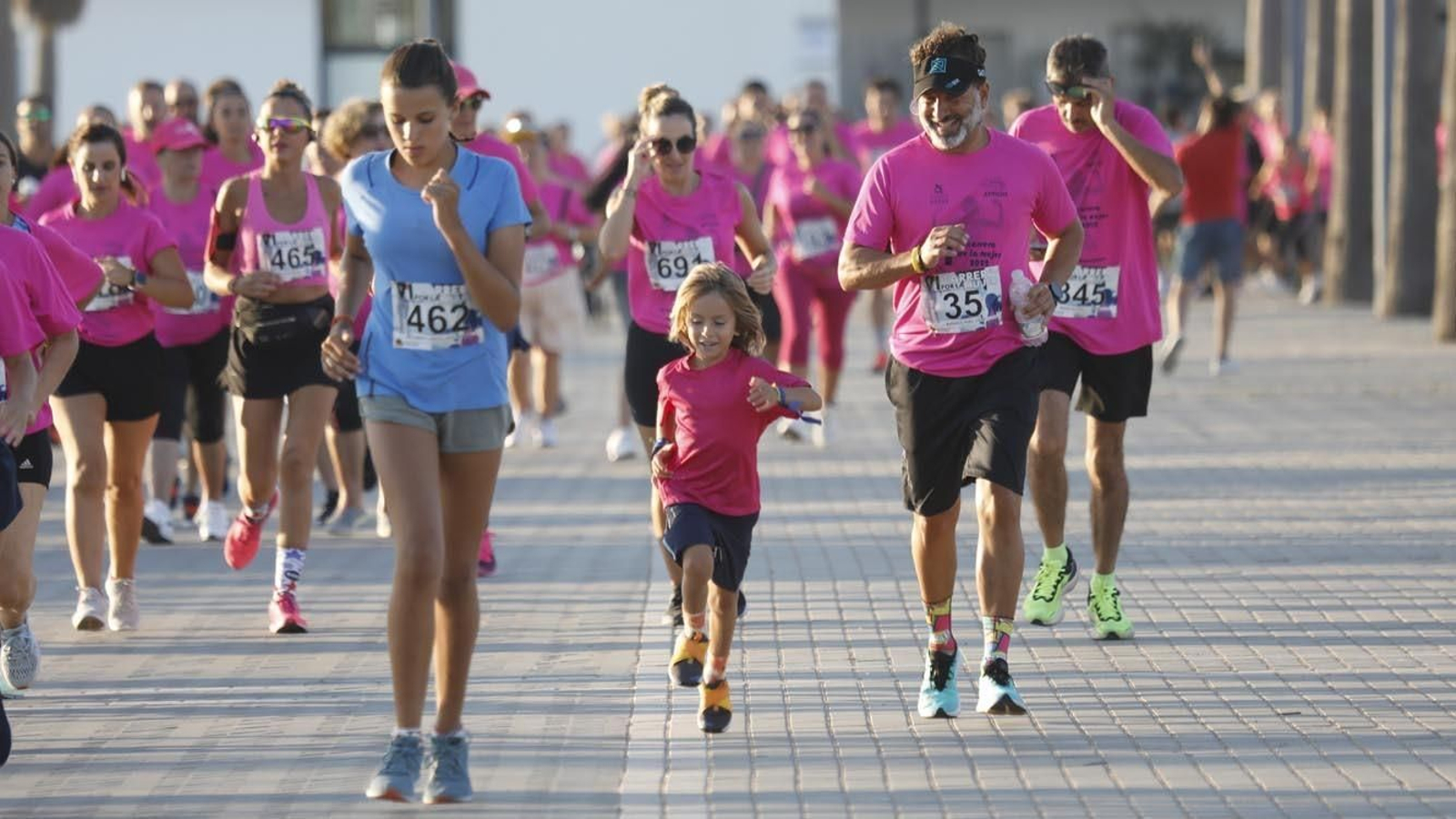 Fotos de la VI Carrera por la Mujer a beneficio de Apron