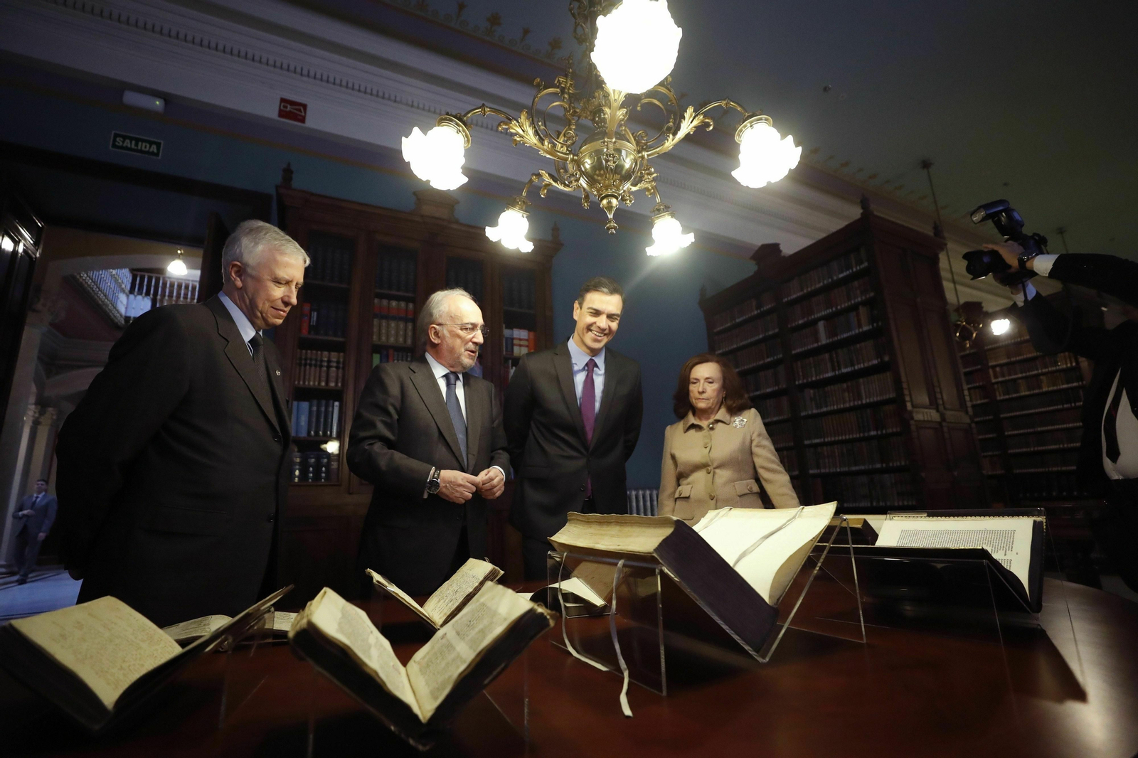 Pedro Sánchez, durante su visita a la Real Academia Española.