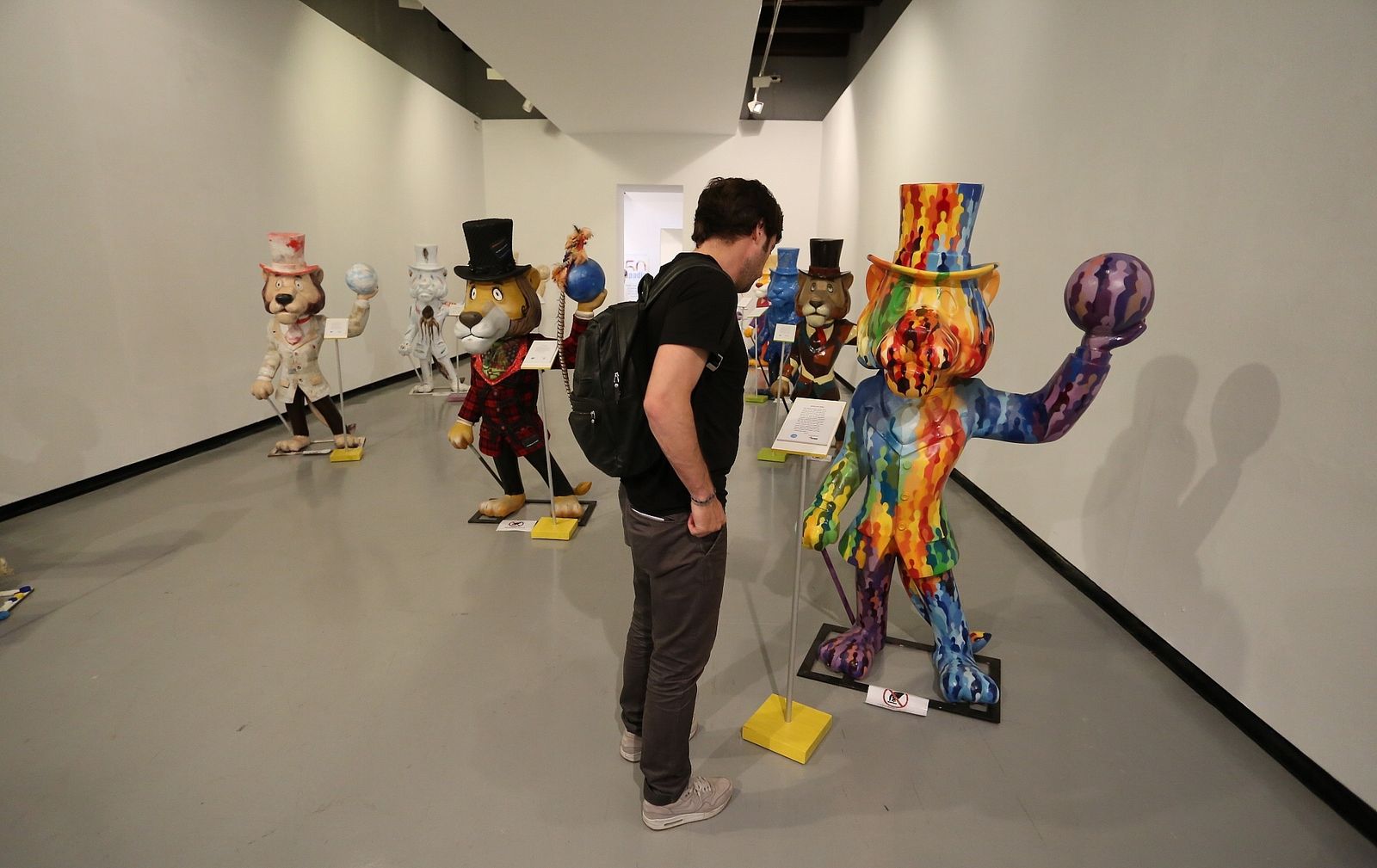 Las imágenes de la exposición 'La Vuelta de Willy Fog con Apadis'